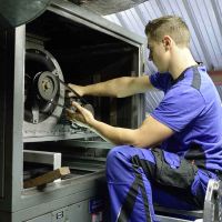 mechatronikerfuerkaeltetechnik_03.jpg